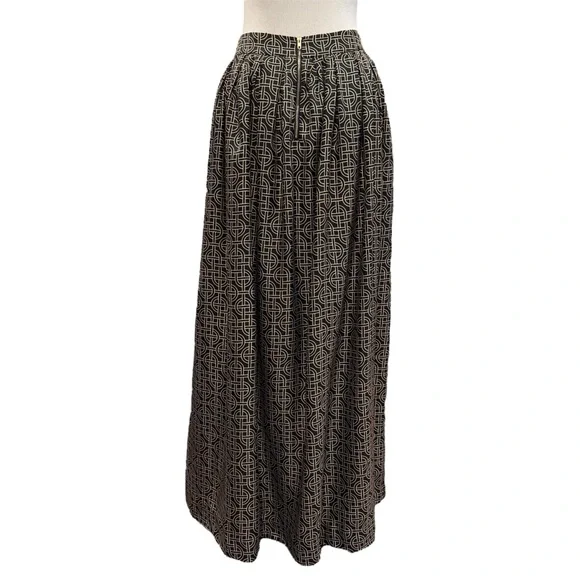 Elizabeth McKay Hong Kong Silk Maxi Skirt Black Gold Metro Print Women’s size 4 - Picture 5 of 12